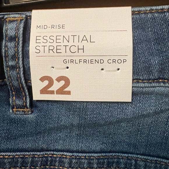 NWT Lane Bryant Essential Stretch Distressed Girlfriend Crop Size 22 - Picture 4 of 4